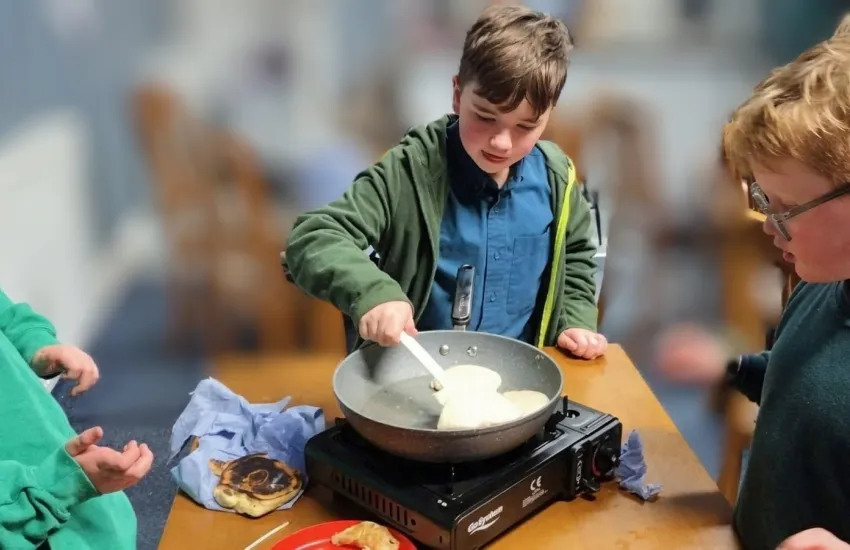 Cubs and scouts making pancakes